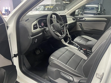 Volkswagen T-Roc, 2026г., передний привод, робот
