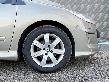 Peugeot 308, 2010г., передний привод, автомат