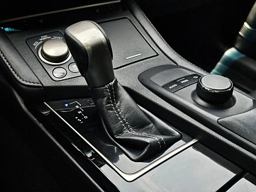 Lexus ES, 2017г., передний привод, автомат