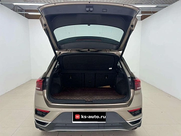 Volkswagen T-Roc, 2022г., передний привод, робот