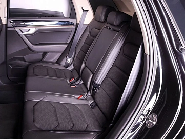 Volkswagen Touareg, 2018г., полный привод, автомат