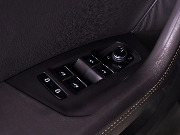 Volkswagen Touareg, 2018г., полный привод, автомат