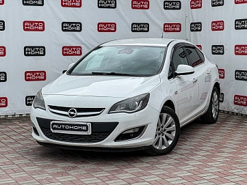 Opel Astra, 2012г., передний привод, механика