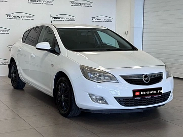 Opel Astra, 2011г., передний привод, механика
