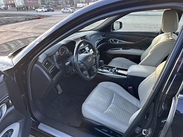 Infiniti Q70, 2015г., полный привод, автомат