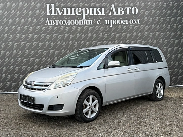 Toyota ISis, 2010г., передний привод, вариатор