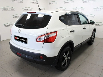 Nissan Qashqai, 2010г., передний привод, механика