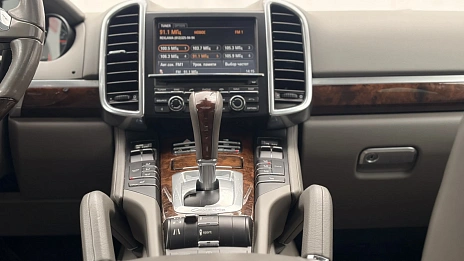 Porsche Cayenne, 2011г., передний привод, автомат