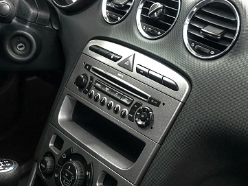 Peugeot 308, 2008г., передний привод, механика