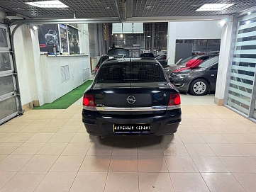 Opel Astra, 2011г., передний привод, автомат