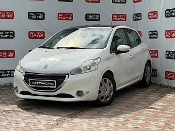 Peugeot 208, 2013г., передний привод, автомат