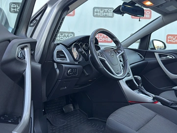 Opel Astra, 2011г., передний привод, автомат