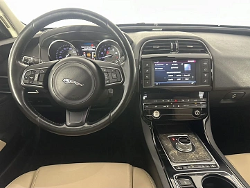 Jaguar XE, 2016г., задний привод, автомат
