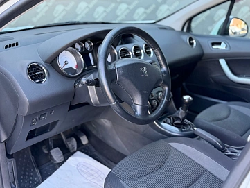 Peugeot 408, 2013г., передний привод, механика