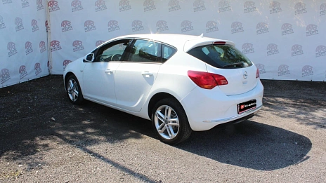 Opel Astra, 2014г., передний привод, механика
