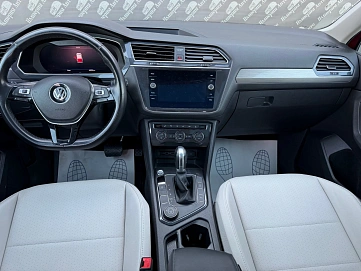 Volkswagen Tiguan, 2018г., полный привод, автомат