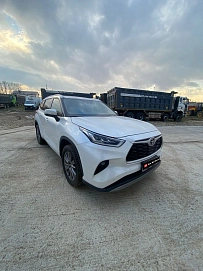 Toyota Highlander, 2023г., полный привод, автомат