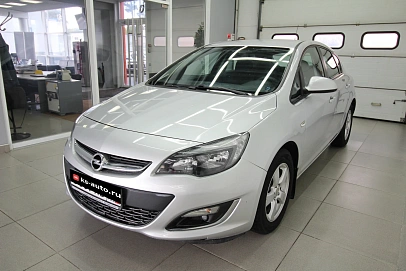 Opel Astra, 2012г., передний привод, механика