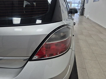 Opel Astra, 2012г., передний привод, механика