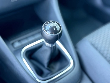 Volkswagen Golf, 2011г., передний привод, механика
