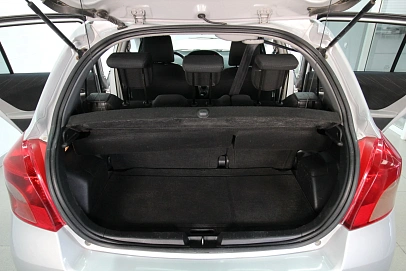 Toyota Yaris, 2008г., передний привод, робот