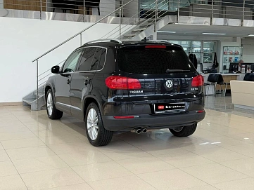 Volkswagen Tiguan, 2012г., передний привод, автомат