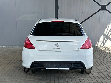 Peugeot 308, 2011г., передний привод, автомат