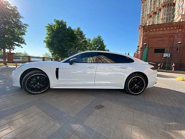 Porsche Panamera, 2018г., полный привод, робот