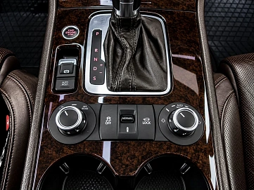 Volkswagen Touareg, 2011г., полный привод, автомат