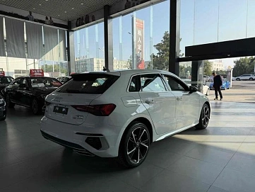 Audi A3, 2023г., передний привод, робот