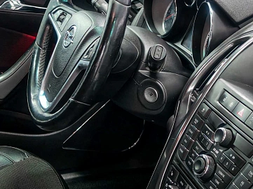 Opel Astra, 2010г., передний привод, автомат