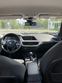 BMW 1 серии, 2020г., передний привод, механика