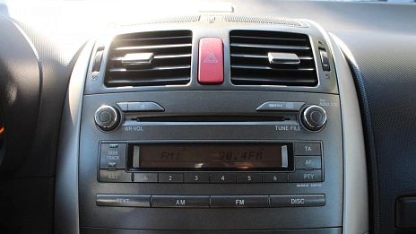 Toyota Auris, 2008г., передний привод, механика