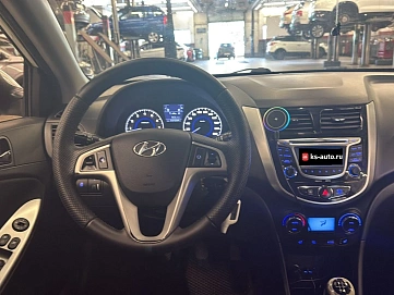 Hyundai Solaris, 2012г., передний привод, механика