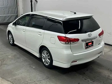 Toyota Wish, 2011г., передний привод, вариатор