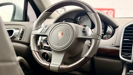 Porsche Cayenne, 2011г., передний привод, автомат