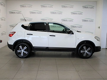 Nissan Qashqai, 2010г., передний привод, механика