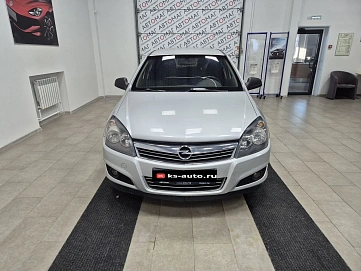 Opel Astra, 2012г., передний привод, механика