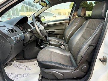 Opel Astra, 2013г., передний привод, механика