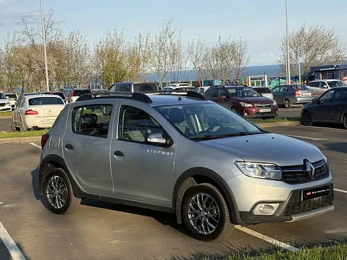 Renault Sandero, 2021г, передний привод, робот