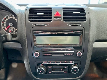 Volkswagen Jetta, 2010г., передний привод, механика