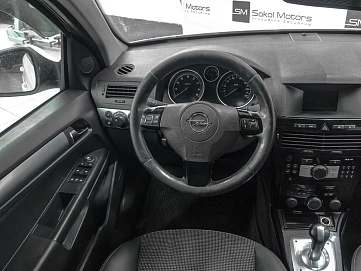 Opel Astra, 2011г., передний привод, робот