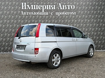Toyota ISis, 2010г., передний привод, вариатор