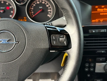 Opel Astra, 2013г., передний привод, механика