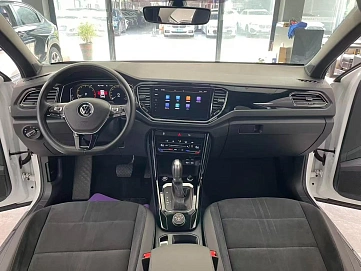 Volkswagen T-Roc, 2022г., полный привод, робот