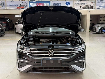 Volkswagen Tiguan, 2022г., передний привод, робот