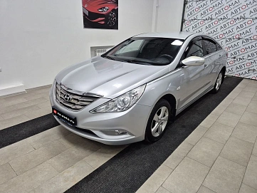 Hyundai Sonata, 2011г., передний привод, автомат