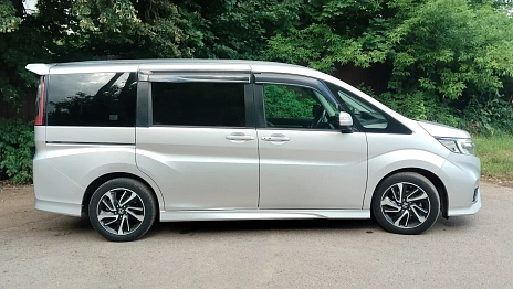 Honda Stepwgn, 2018г, передний привод, вариатор