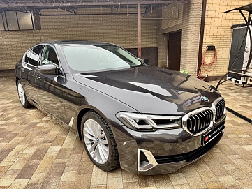 BMW 5 серии, 2021г, задний привод, автомат