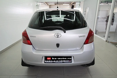 Toyota Yaris, 2008г., передний привод, робот